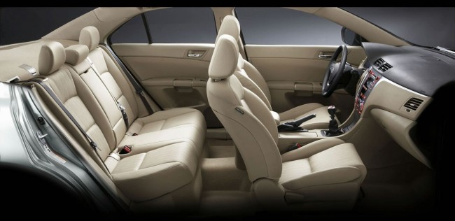 Интерьер Suzuki Kizashi