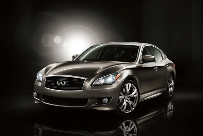 Новый Infiniti M представили виртуально Новый Infiniti M представили виртуально