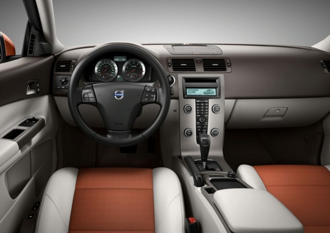 Салон Volvo C30 – фото