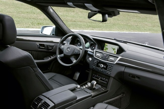 Салон AMG Mercedes - фото