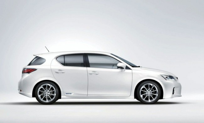 Lexus CT 200h дебютирует в Женеве