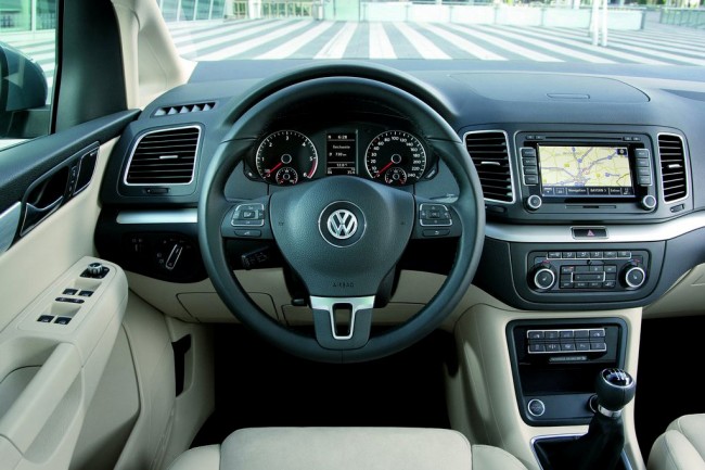 Обновленный Volkswagen Sharan Обновленный Volkswagen Sharan