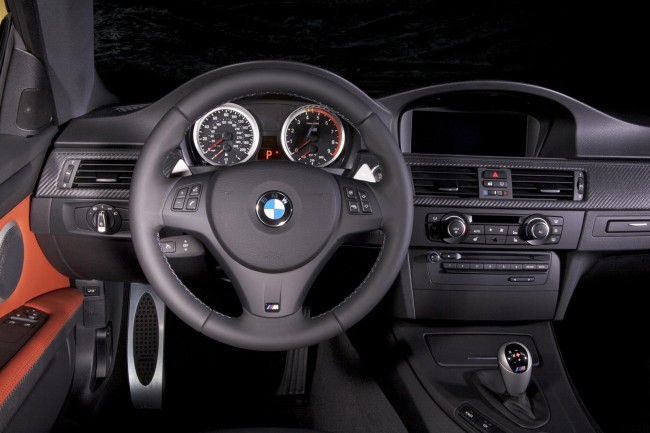 В салоне купе BMW М3 Frozen Gray - фото