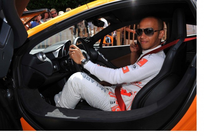 Льюис Хэмилтон за рулем Mclaren MP4-12C в Гудвуде