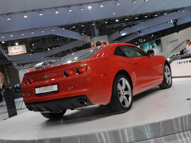 Фото Chevrolet Camaro на Московском автосалоне 2010