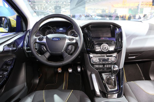 В салоне нового Ford Focus 3 - фото