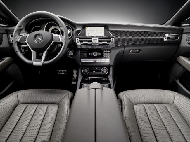 В салоне нового Mercedes CLS 2012 - фото