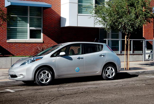 Электромобиль Nissan Leaf Электромобиль Nissan Leaf
