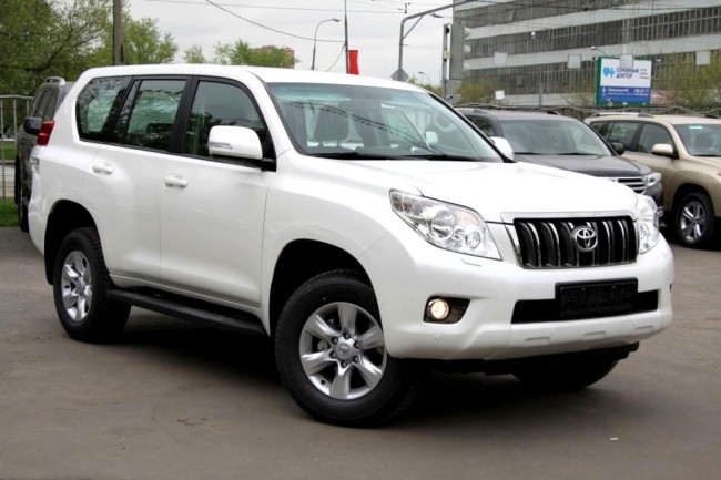 Белая Toyota Land Cruiser Prado 150 Белая Toyota Land Cruiser Prado 150