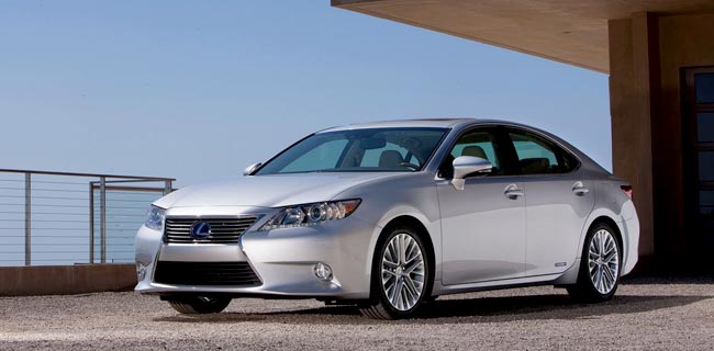 В Нью-Йорке представили новый Lexus ES 2013