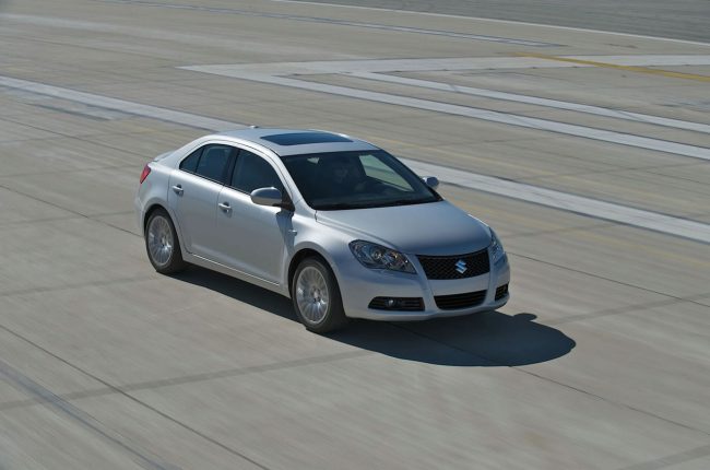 Suzuki представила среднеразмерный седан Kizashi Suzuki представила среднеразмерный седан Kizashi
