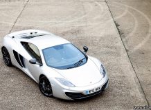 Автомобиль McLaren MP4-12C