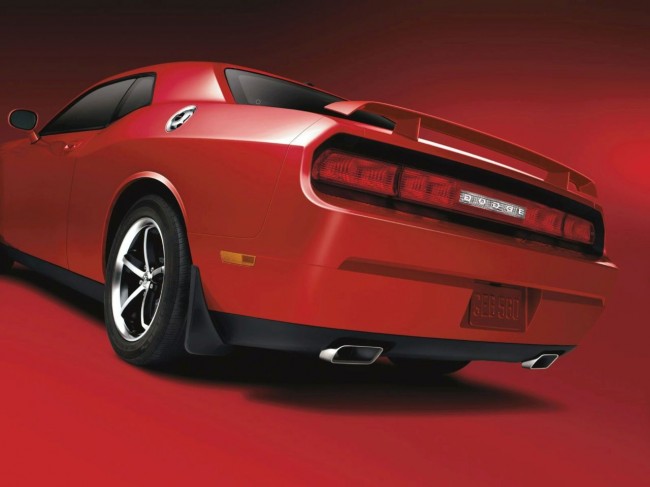 Ателье Mopar подготовило стайлинг-пак для Dodge Challenger Ателье Mopar подготовило стайлинг-пак для Dodge Challenger