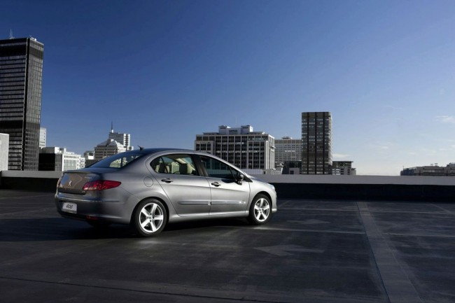Китае представили седан Peugeot 408 Китае представили седан Peugeot 408