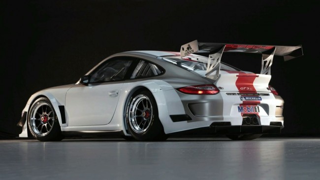 Гоночный Porsche 911 GT3 R дебютировал в Бирмингеме Гоночный Porsche 911 GT3 R дебютировал в Бирмингеме