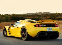 Желтый Hennessey Venom GT