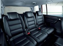 Интерьер Volkswagen Touran 2013