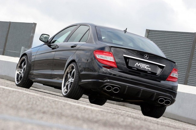 В ателье MEC Design доработали седан Mercedes C63 AMG В ателье MEC Design доработали седан Mercedes C63 AMG