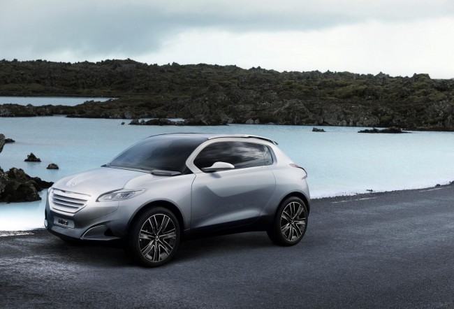 Peugeot удивил гибридным кроссовером HR1 Peugeot удивил гибридным кроссовером HR1