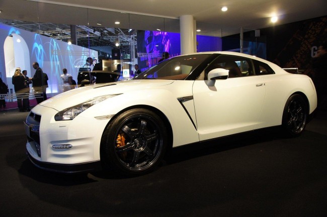 Обновленный Nissan GT-R 2012 засветился в Париже Обновленный Nissan GT-R 2012 засветился в Париже