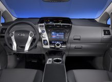 Фото салона минивена Toyota Prius V