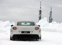 2012 Ferari FF вид сзади