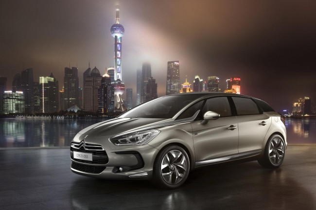Citroen показал флагманский DS5 Citroen показал флагманский DS5