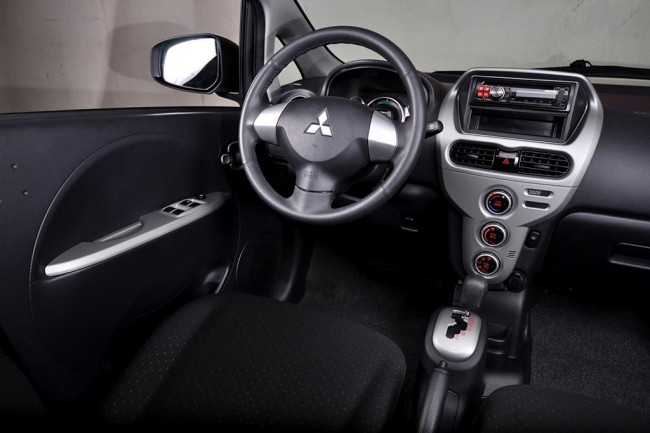 Салон Митсубиси i-MIEV Салон Митсубиси i-MIEV