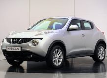 Серебристый Nissan Juke фото
