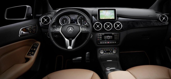 Mercedes показал интерьер нового B-Class 2012 Mercedes показал интерьер нового B-Class 2012