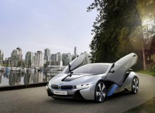 Фото гибридного купе BMW i8