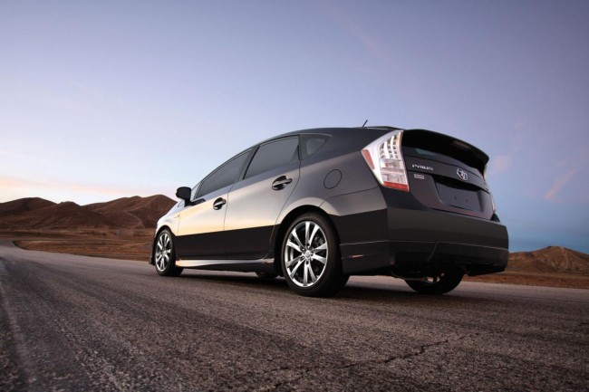 Toyota Prius получила спортивный пакет PLUS Performance Toyota Prius получила спортивный пакет PLUS Performance