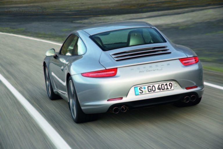 Порше 911 спереди