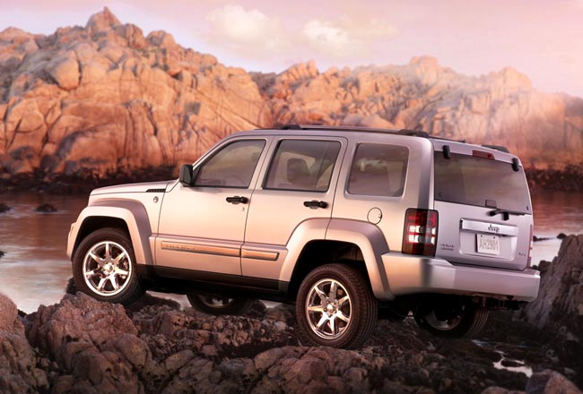 Фото внедорожника Jeep Liberty Фото внедорожника Jeep Liberty