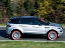 Range Rover Evoque HFI-R на красных шинах