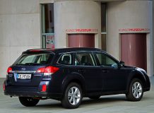 Фото новой Subaru Outback 2014