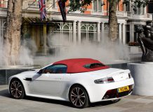 Aston Martin Vantage V12 родстер фото