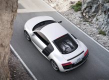 Обновленная Audi R8 V10 фото