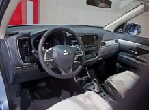 Фото салона Митсубиси Аутлендер PHEV