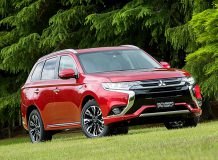Фото Мицубиси Аутлендер PHEV 2017