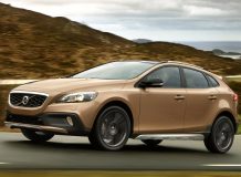 Автомобиль Вольво V40 Кросс Кантри