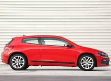 Красный Volkswagen Scirocco