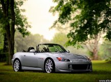 Автомобиль Хонда S2000