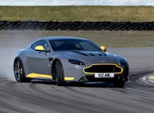 Новый Астон Мартин Вантаж V12 S фото