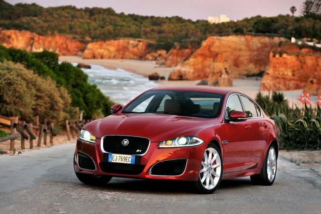 Заряженный седан Jaguar XFR Заряженный седан Jaguar XFR