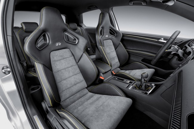 Интерьер хэтчбека VW Golf 7 R 400 Интерьер хэтчбека VW Golf 7 R 400