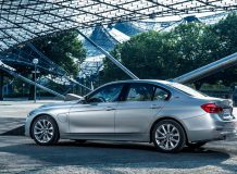BMW 330e фото