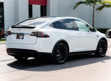 Tesla Model X 2023-2024