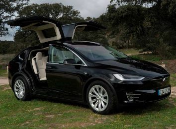 Tesla Model X 2023-2024