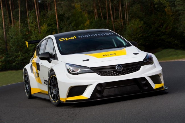 Гоночный Opel Astra TCR Гоночный Opel Astra TCR
